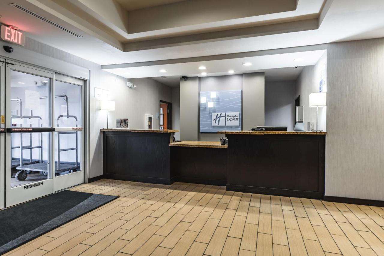 Holiday Inn Express & Suites New Martinsville By Ihg Exterior foto