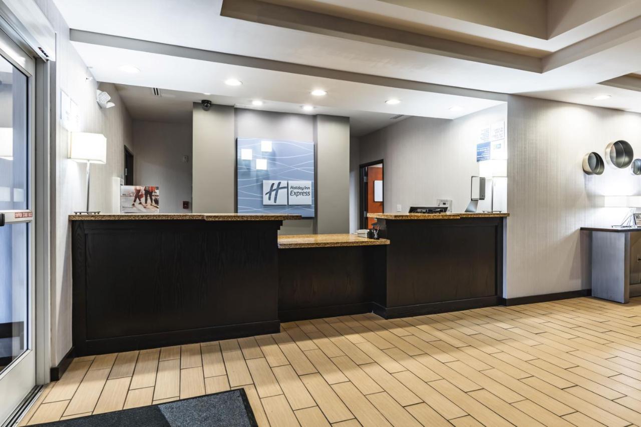 Holiday Inn Express & Suites New Martinsville By Ihg Exterior foto