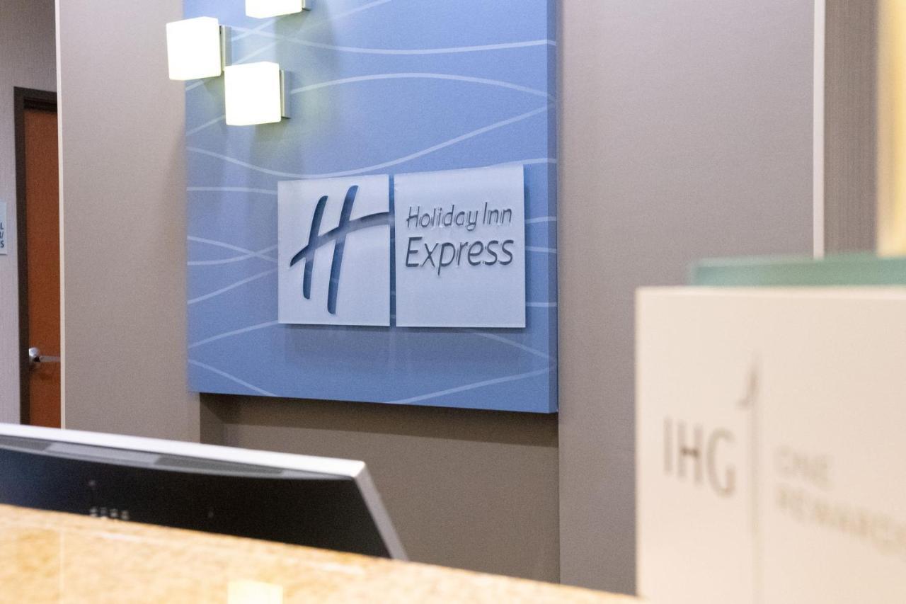 Holiday Inn Express & Suites New Martinsville By Ihg Exterior foto