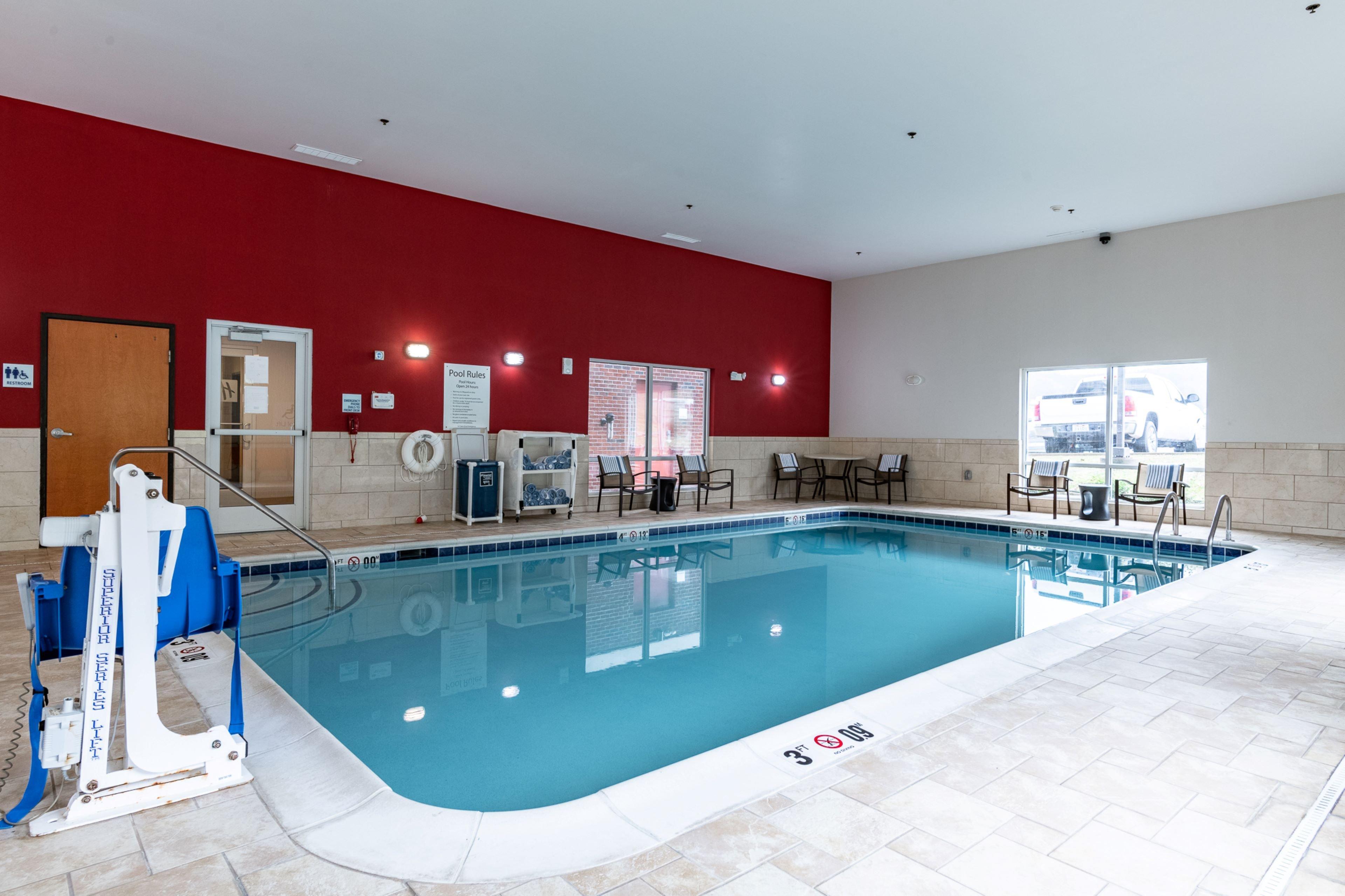 Holiday Inn Express & Suites New Martinsville By Ihg Exterior foto