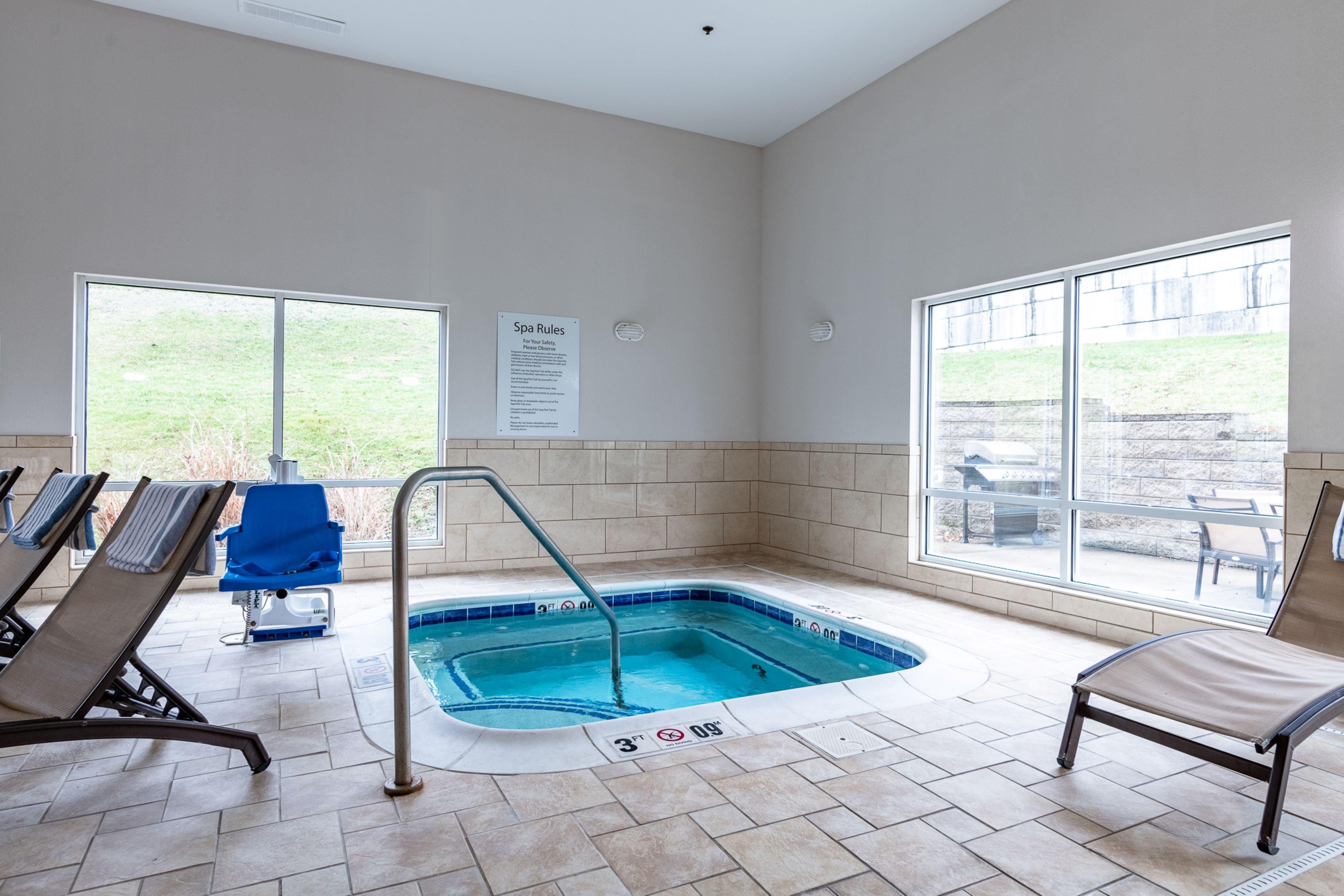 Holiday Inn Express & Suites New Martinsville By Ihg Exterior foto